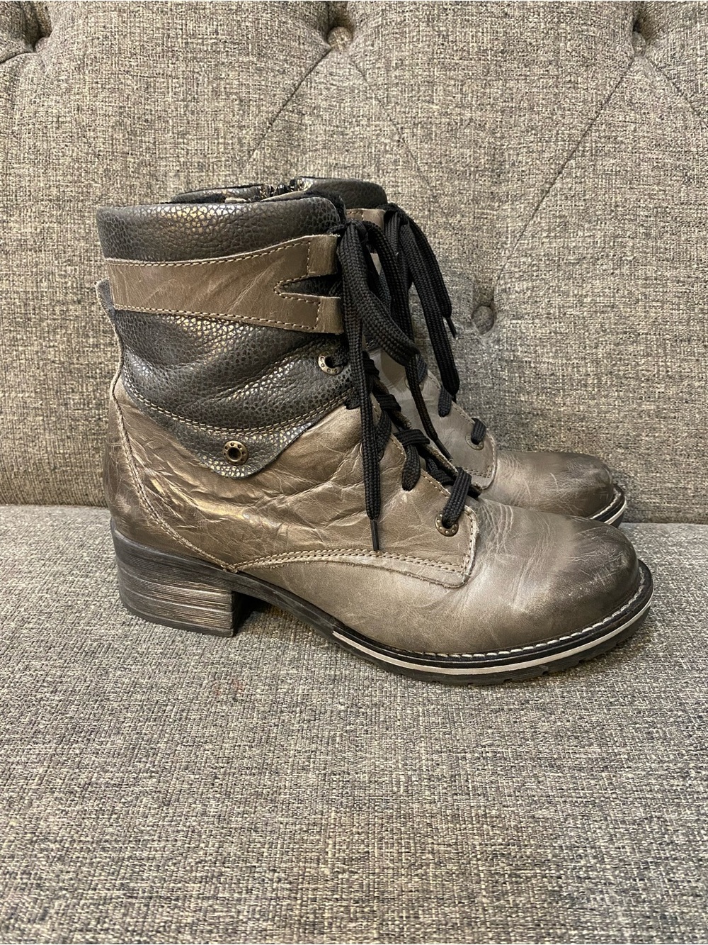 Dromedaris Kara Lace-Up Gray Ankle Boots Women’s Size 8.5